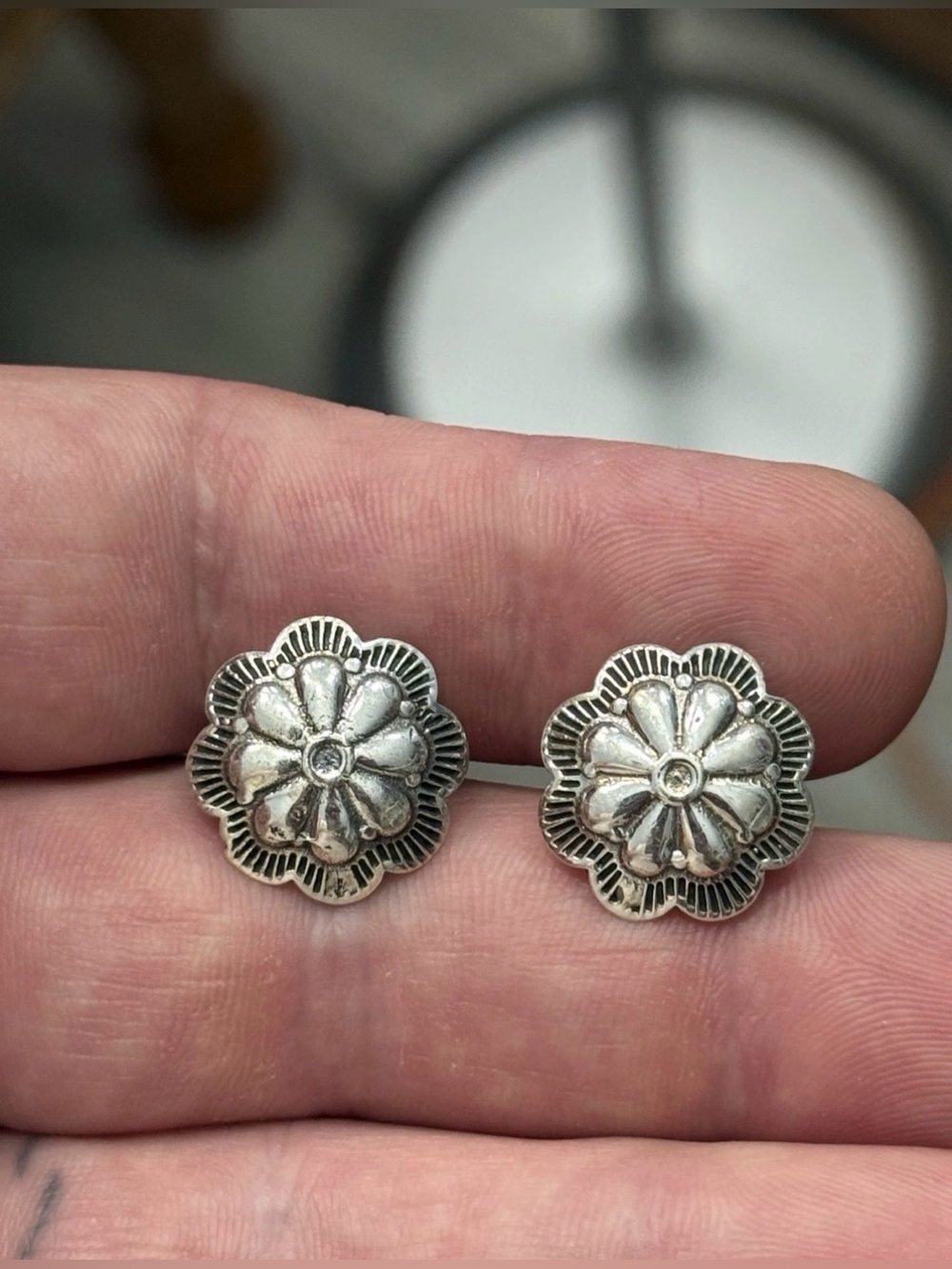 STERLING SILVER ROUND CONCHO DOME STAMPED STYLE STUD POST EARRINGS .925